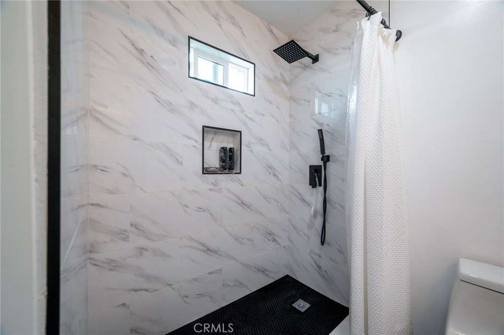 https://media.crmls.org/medias/10a6d148-550b-499a-ad00-fe50d81e3349.jpg?preset=X-Large