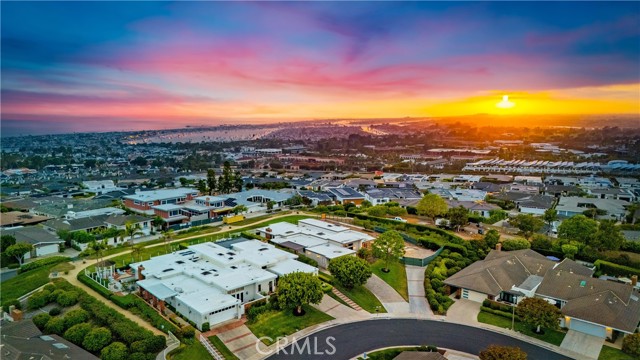 21 Beachcomber Drive, Corona del Mar CA: https://media.crmls.org/medias/10a6dc0a-25c7-487b-97b3-ee62fb03e996.jpg