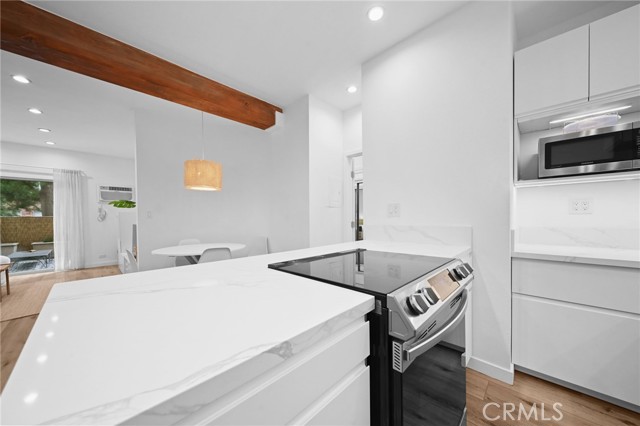 Detail Gallery Image 5 of 51 For 1440 Veteran Ave #241,  Los Angeles,  CA 90024 - 1 Beds | 1 Baths