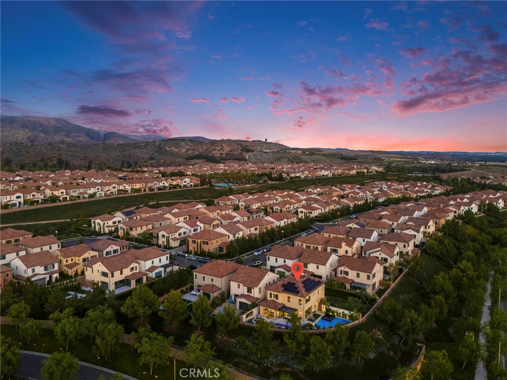 https://media.crmls.org/medias/10a7d8c2-f347-4313-87ae-3f563b178792.jpg?preset=X-Large
