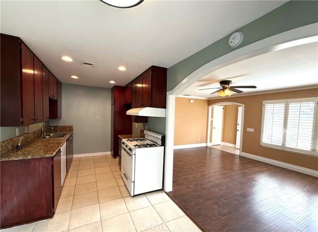 Detail Gallery Image 6 of 15 For 1315 via Santiago a,  Corona,  CA 92882 - 2 Beds | 1 Baths