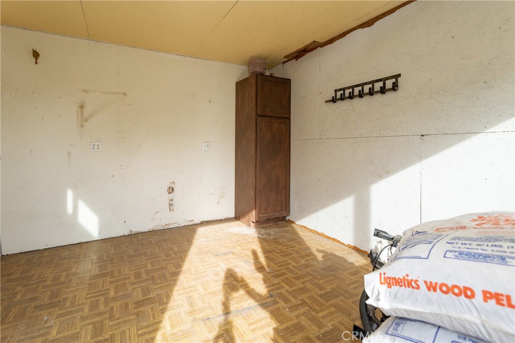 https://media.crmls.org/medias/10a8a12d-6889-48ab-851c-137320d5045f.jpg?preset=X-Large