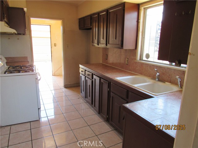 Detail Gallery Image 13 of 30 For 1410 West Stockwell, Compton,  CA 90222 - 5 Beds | 2 Baths