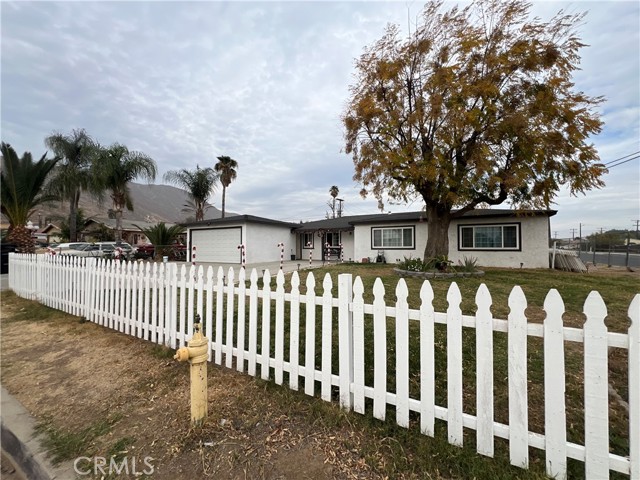 Detail Gallery Image 5 of 27 For 5707 Kenwood Pl, Jurupa Valley,  CA 92509 - 4 Beds | 2 Baths