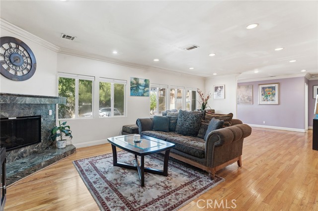 Detail Gallery Image 6 of 36 For 21904 Galvez, Woodland Hills,  CA 91364 - 3 Beds | 3/1 Baths