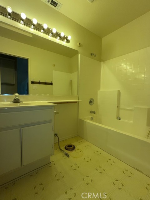 19187 Cochise Place, Apple Valley CA: https://media.crmls.org/medias/10ae063d-01db-4b70-a635-ead24b8944b8.jpg