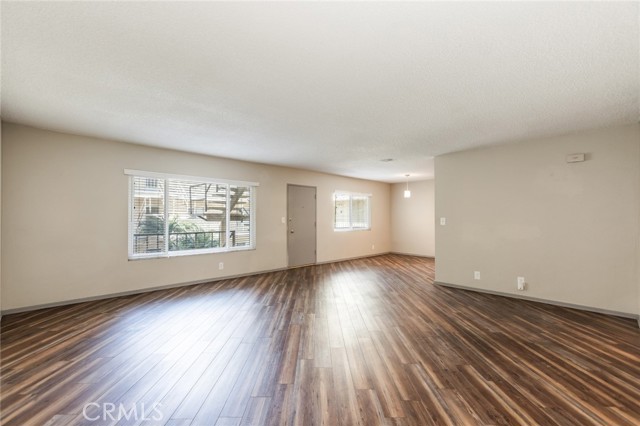 3695 Linden Avenue, Long Beach CA: https://media.crmls.org/medias/10aec8e1-a045-4e10-9e9f-db42f7411964.jpg