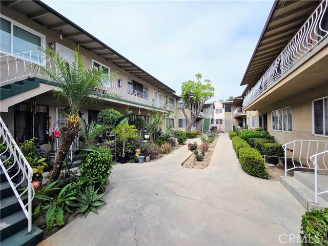 617 Cedar Avenue, Long Beach CA: https://media.crmls.org/medias/10b01b9a-6f8d-44c3-9833-bc7ef3561802.jpg