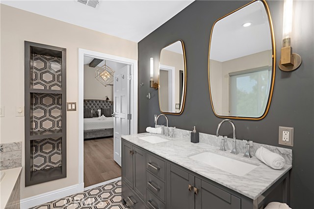 Detail Gallery Image 20 of 37 For 21047 Dumetz Rd, Woodland Hills,  CA 91364 - 4 Beds | 5 Baths