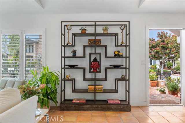 304 Larkspur Avenue, Corona del Mar CA: https://media.crmls.org/medias/10b0cb4f-468b-49b2-b048-8d24979e86bd.jpg