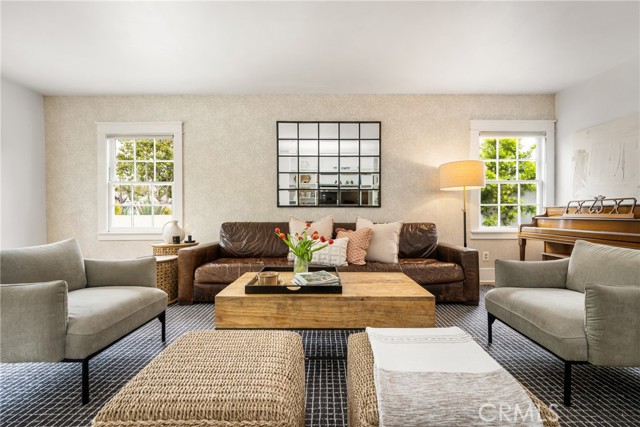 661 Grand Avenue, Long Beach CA: https://media.crmls.org/medias/10b115ca-a31e-4df5-9803-b4c7a11de4fc.jpg