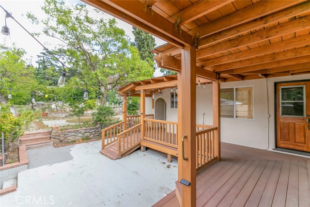 10630 Samoa Avenue, Tujunga CA: https://media.crmls.org/medias/10b12d15-1242-4d5c-9d36-846f6a657685.jpg