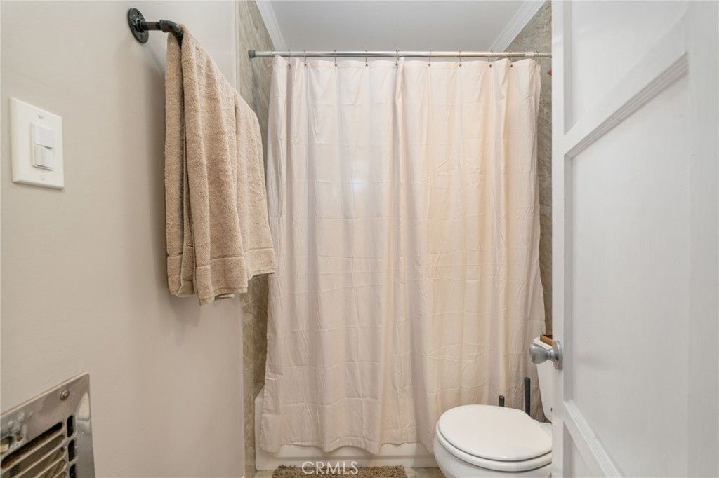 https://media.crmls.org/medias/10b1fb80-206e-4230-8f8f-3f9aad387167.jpg?preset=X-Large