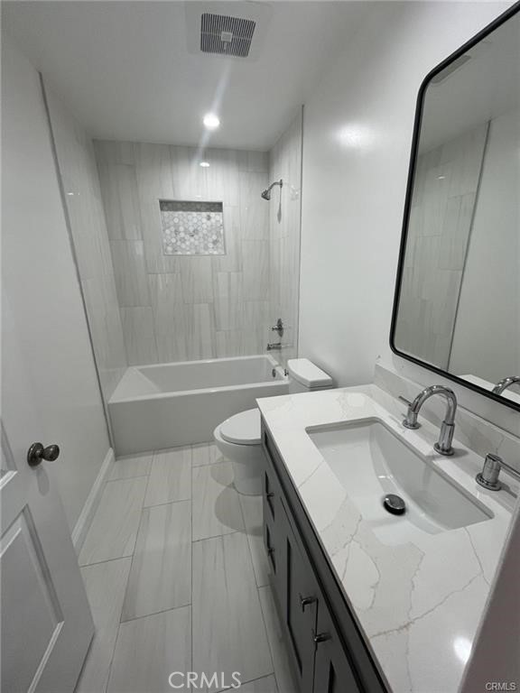 Detail Gallery Image 5 of 8 For 18531 Mansel Ave, Redondo Beach,  CA 90278 - 4 Beds | 3 Baths