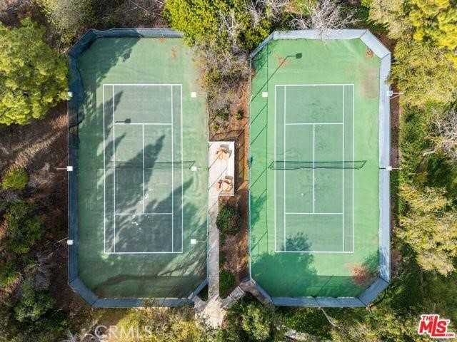 https://media.crmls.org/medias/10b3b5be-bca3-4c13-834c-e5e29dc370dd.jpg?preset=X-Large