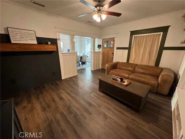 1355 N Gordon Street, Pomona CA: https://media.crmls.org/medias/10b44c23-7af7-41ce-8b3a-d44ca04cc0f1.jpg