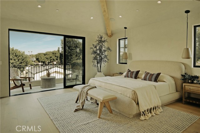 Detail Gallery Image 12 of 22 For 4500 Calhoun Ave, Sherman Oaks,  CA 91423 - 4 Beds | 4/1 Baths