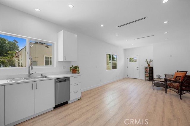 1437 Ardmore Avenue, Glendale CA: https://media.crmls.org/medias/10b59a28-2694-4852-a1bf-0a4d108398ed.jpg