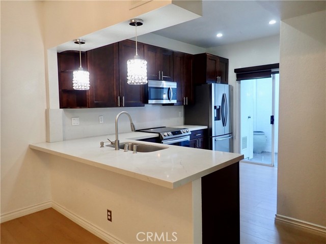 Detail Gallery Image 5 of 18 For 5423 Spanish Oak Ln a,  Oak Park,  CA 91377 - 2 Beds | 2/1 Baths