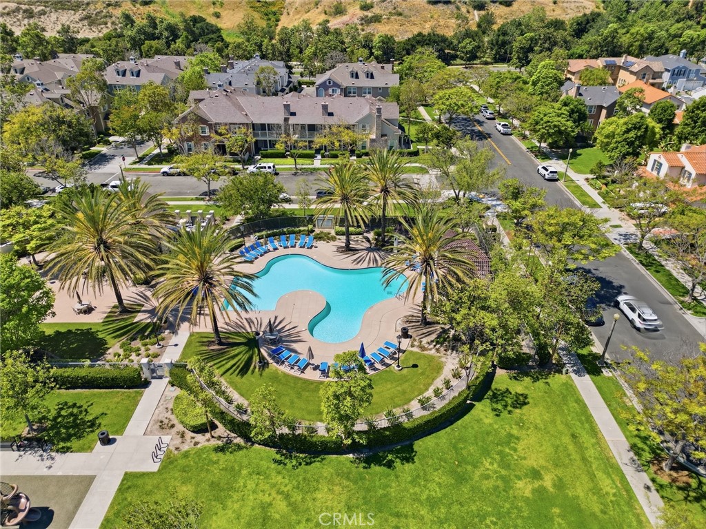 https://media.crmls.org/medias/10b68f43-75d2-4c91-b5db-77a5dbc196b6.jpg?preset=X-Large