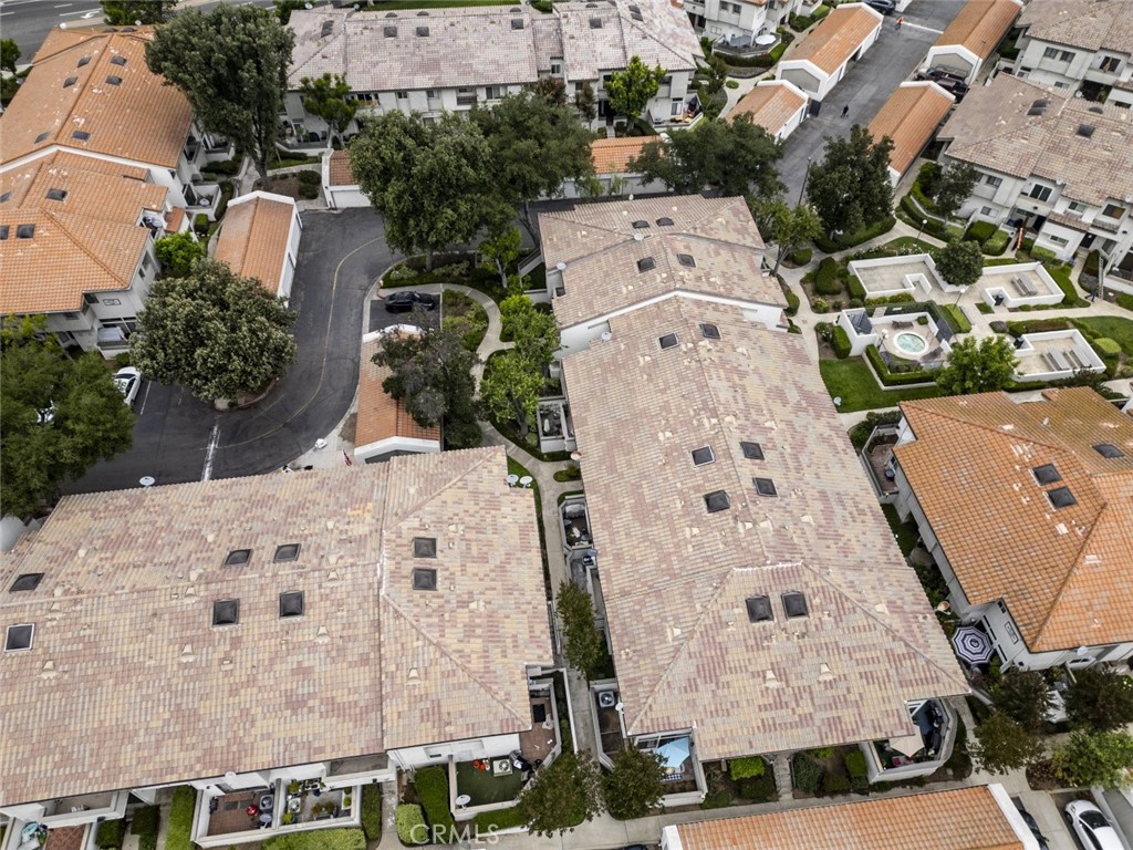 https://media.crmls.org/medias/10b6919c-7122-4ea0-880b-6125195dd23b.jpg?preset=X-Large