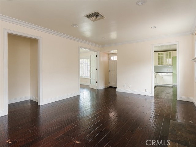 404 Kansas Street, El Segundo CA: https://media.crmls.org/medias/10b709f1-fbd8-4ac4-afda-e270da7fdff8.jpg