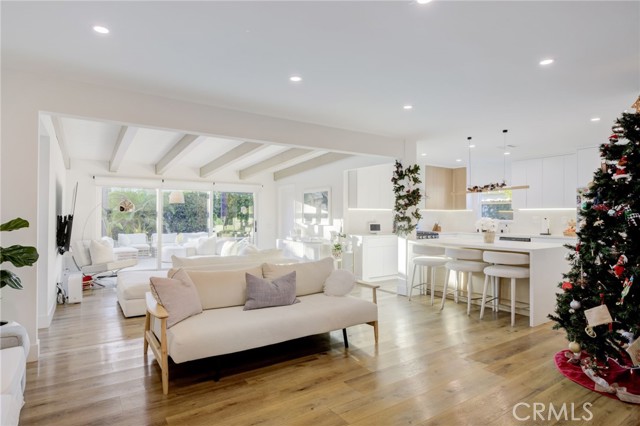 Detail Gallery Image 28 of 72 For 8161 Encino Ave, Northridge,  CA 91325 - 4 Beds | 3 Baths