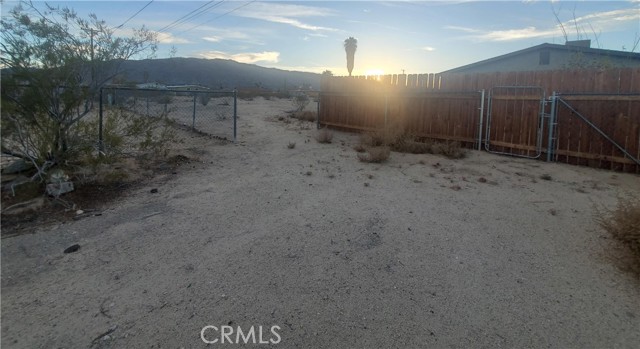 Detail Gallery Image 8 of 13 For 6316 Palm View Ave, Twentynine Palms,  CA 92277 - 4 Beds | 2 Baths