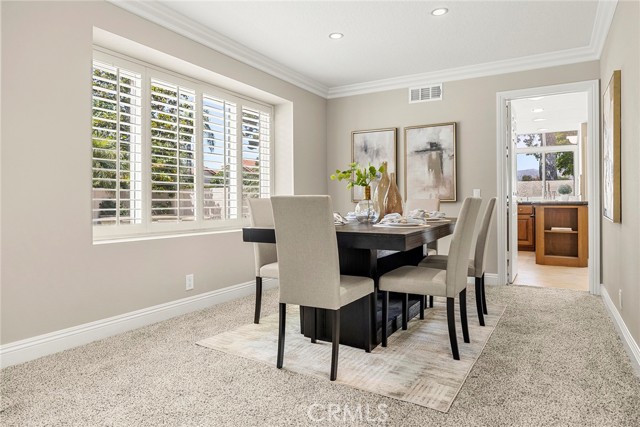 45 Colonial, Irvine CA: https://media.crmls.org/medias/10b847f1-3da5-4a31-a087-821b7ab762ec.jpg
