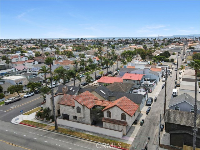 627 19th Street, Huntington Beach CA: https://media.crmls.org/medias/10b85814-5868-4c82-9331-f35c07feaace.jpg