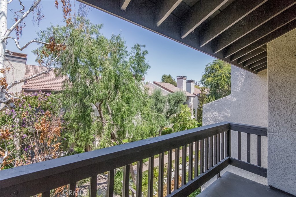 https://media.crmls.org/medias/10b87c0d-fea7-4266-9937-d08f5bcb3111.jpg?preset=X-Large