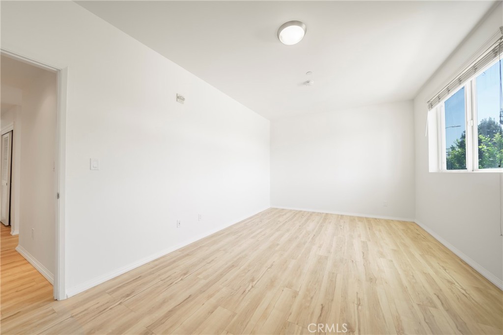 https://media.crmls.org/medias/10b89b87-f380-4287-9830-aee85a94ed48.jpg?preset=X-Large