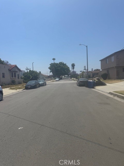8463 S Halldale Avenue, Los Angeles CA: https://media.crmls.org/medias/10ba56bb-cc12-4997-9ac4-50e685c4c8e5.jpg