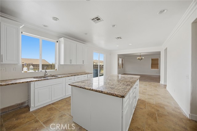 Detail Gallery Image 5 of 31 For 13184 Mammoth, Hesperia,  CA 92344 - 6 Beds | 3/1 Baths