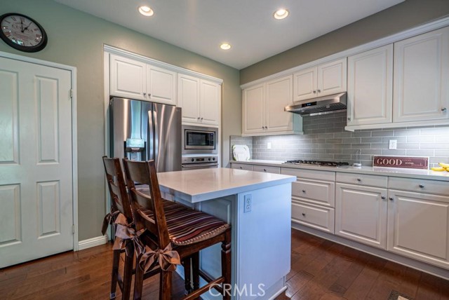 Detail Gallery Image 10 of 54 For 24141 Breton Ct, Valencia,  CA 91355 - 4 Beds | 2/1 Baths