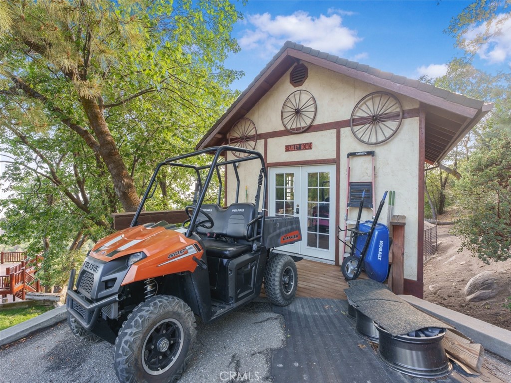 https://media.crmls.org/medias/10bc0535-7660-43a3-af22-5025e193652a.jpg?preset=X-Large