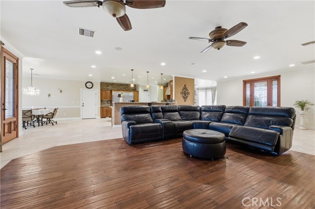 Detail Gallery Image 9 of 46 For 7095 Cypress, Rosamond,  CA 93560 - 4 Beds | 3 Baths