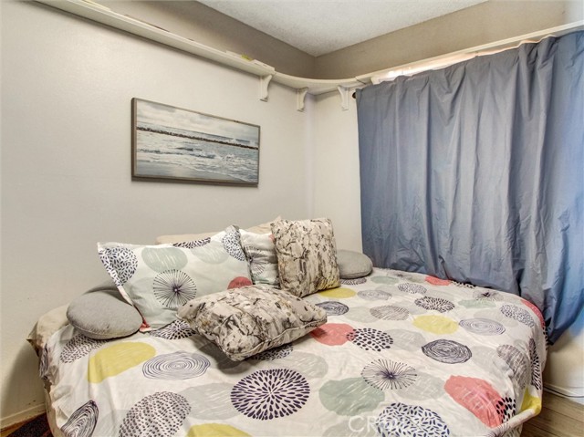 10552 Royal Oak Way, Stanton CA: https://media.crmls.org/medias/10bd0433-b2a7-4bdf-a397-1692096bd3a0.jpg