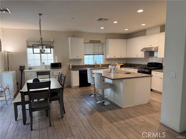 5370 N Alumni Lane, San Bernardino CA: https://media.crmls.org/medias/10bdefed-7d31-4731-b6ce-bee18a8e6f62.jpg