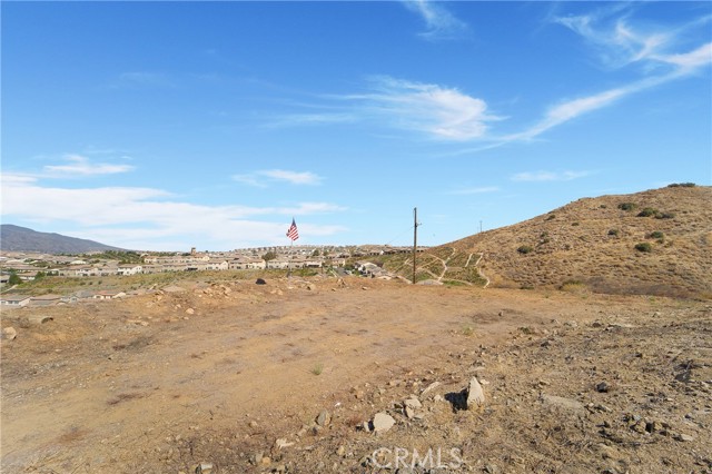 11085 Canyon Circle, Corona CA: https://media.crmls.org/medias/10be78f2-13b9-487b-8ed3-23fbba4f6060.jpg