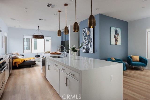15 Ebb Tide Circle, Newport Beach CA: https://media.crmls.org/medias/10bf179f-a9be-4986-ab42-b65bae78b304.jpg