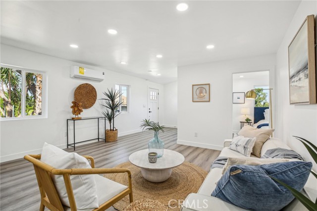 811 W Oliver Street, San Pedro CA: https://media.crmls.org/medias/10bfa6ad-6dab-4f68-9e6e-6e2db7d819e2.jpg