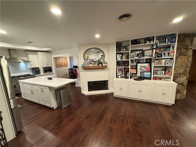 1571 E Palm, Covina CA: https://media.crmls.org/medias/10bfad3c-d818-466c-97d5-852c3860a4ff.jpg