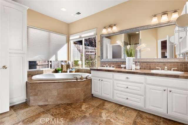 Detail Gallery Image 16 of 35 For 1941 Preservation Oak, Chico,  CA 95928 - 4 Beds | 3 Baths