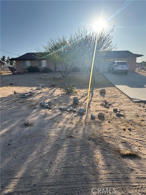 8960 Buckthorn Avenue, Hesperia CA: https://media.crmls.org/medias/10c02ddb-bafe-41ff-bcc2-ba0682dcf8e9.jpg