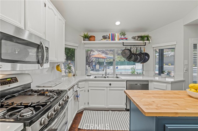 28777 Kathleen Avenue, Saugus CA: https://media.crmls.org/medias/10c10e57-0332-4c07-9828-66a5c150795e.jpg
