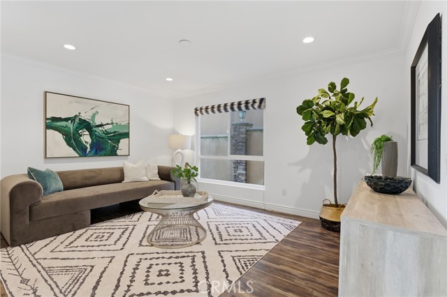 Detail Gallery Image 9 of 34 For 3831 Saint Johnswood Dr, Woodland Hills,  CA 91364 - 5 Beds | 3/1 Baths