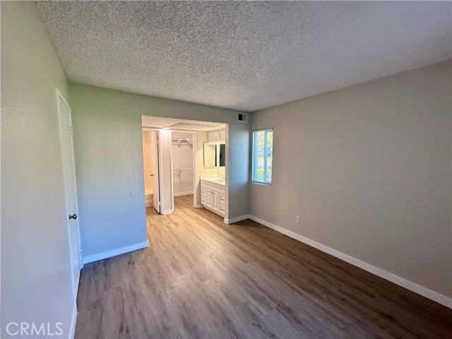 3633 Oak Creek Drive, Ontario CA: https://media.crmls.org/medias/10c131e3-7711-4eee-8942-a8cf42f7e1ac.jpg