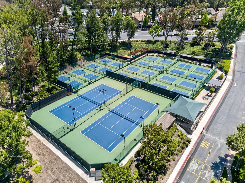 https://media.crmls.org/medias/10c19c33-b0ff-4ebc-a561-1c220c55c12e.jpg?preset=X-Large