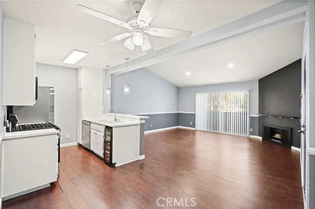 Detail Gallery Image 4 of 20 For 5500 Lindley #209,  Encino,  CA 91316 - 1 Beds | 1 Baths